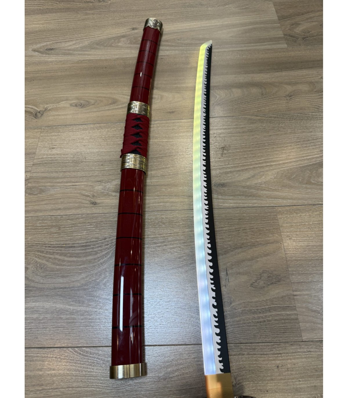  Katana LED Sandai Kitetsu de Roronoa Zoro One Piece en Bambou vue produit 8