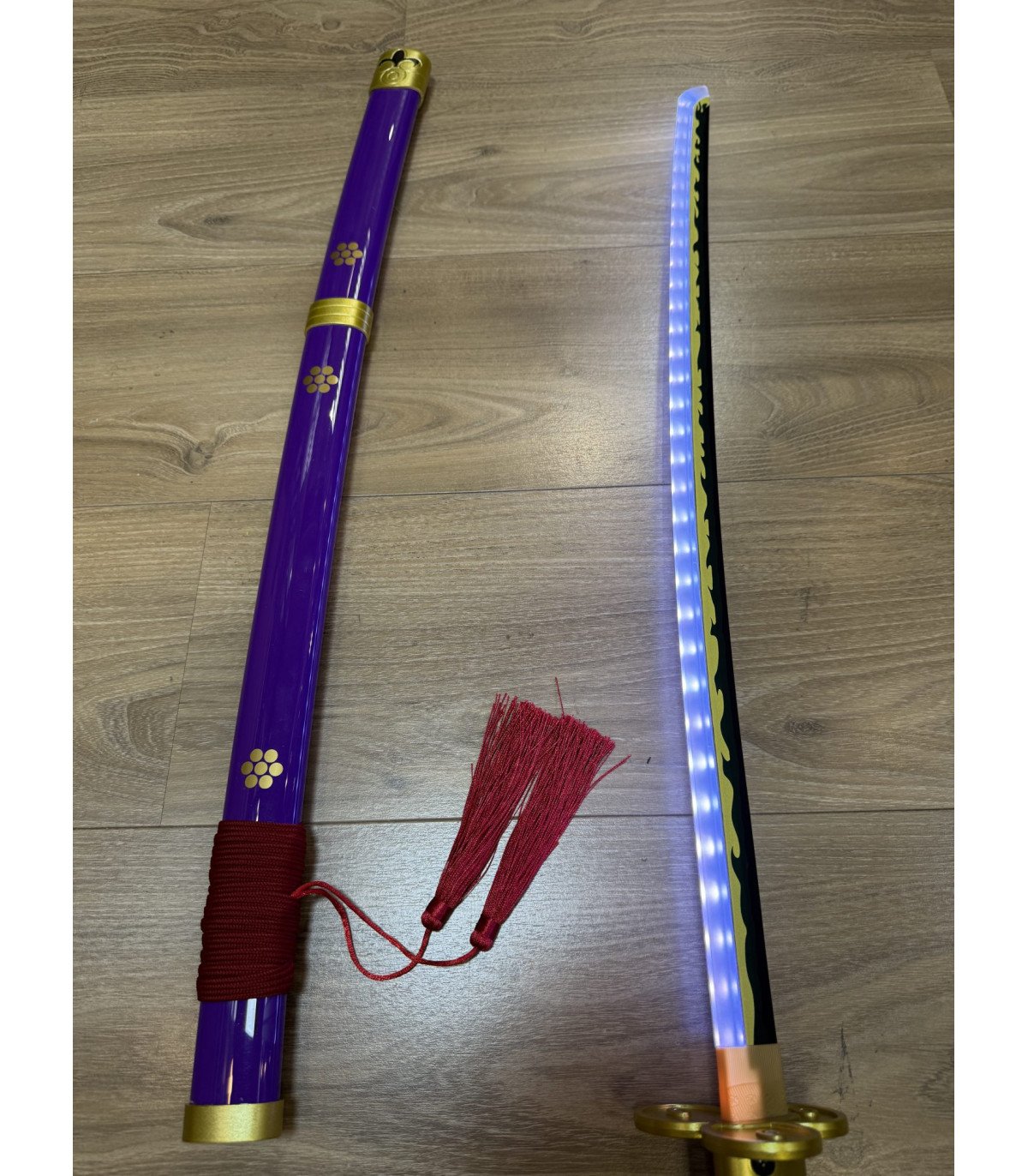  Katana LED Enma de Roronoa Zoro One Piece en Bambou présentation collection