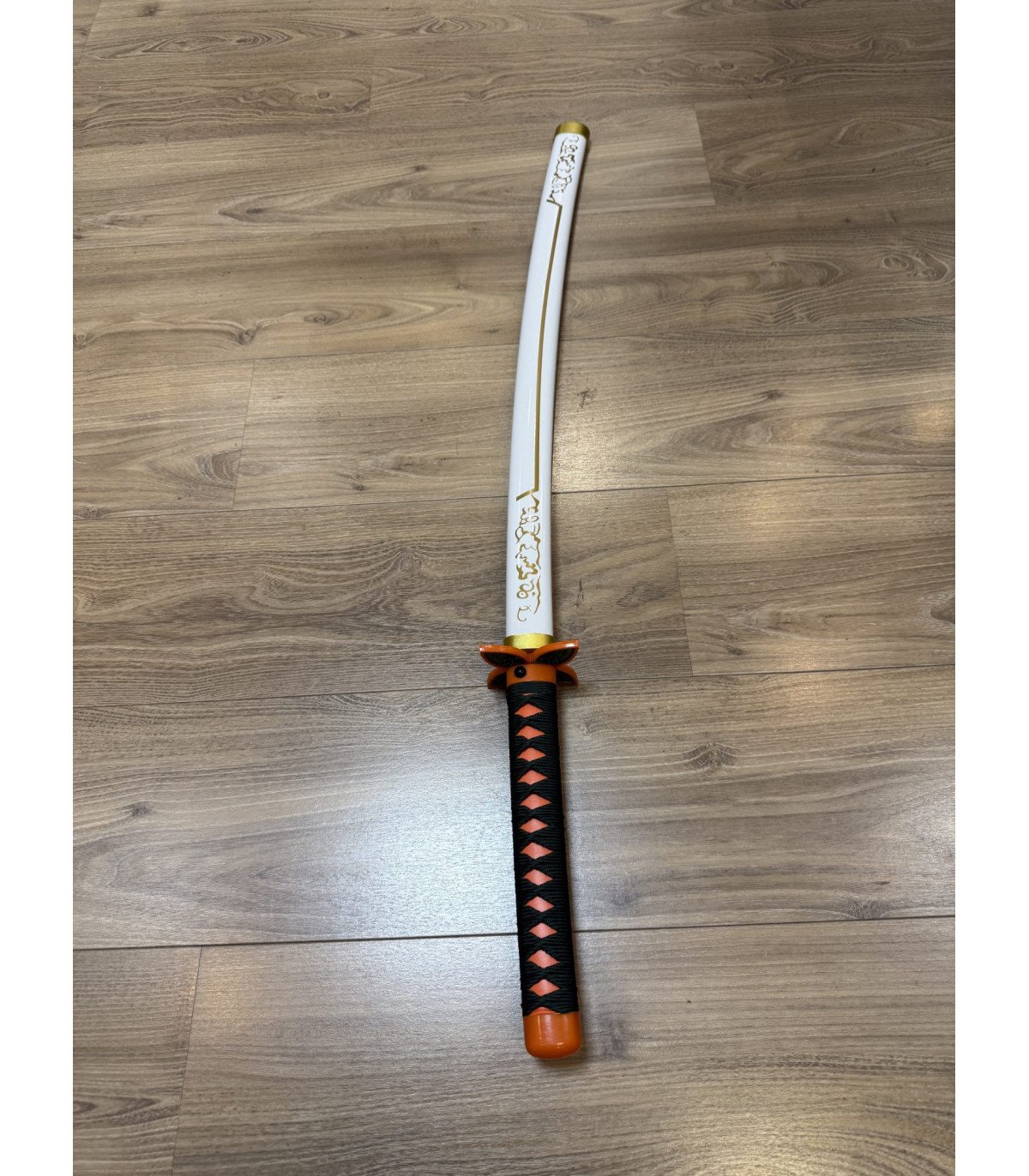  Katana LED Bois Shinobu Kocho Demon Slayer en Bambou détail décoratif