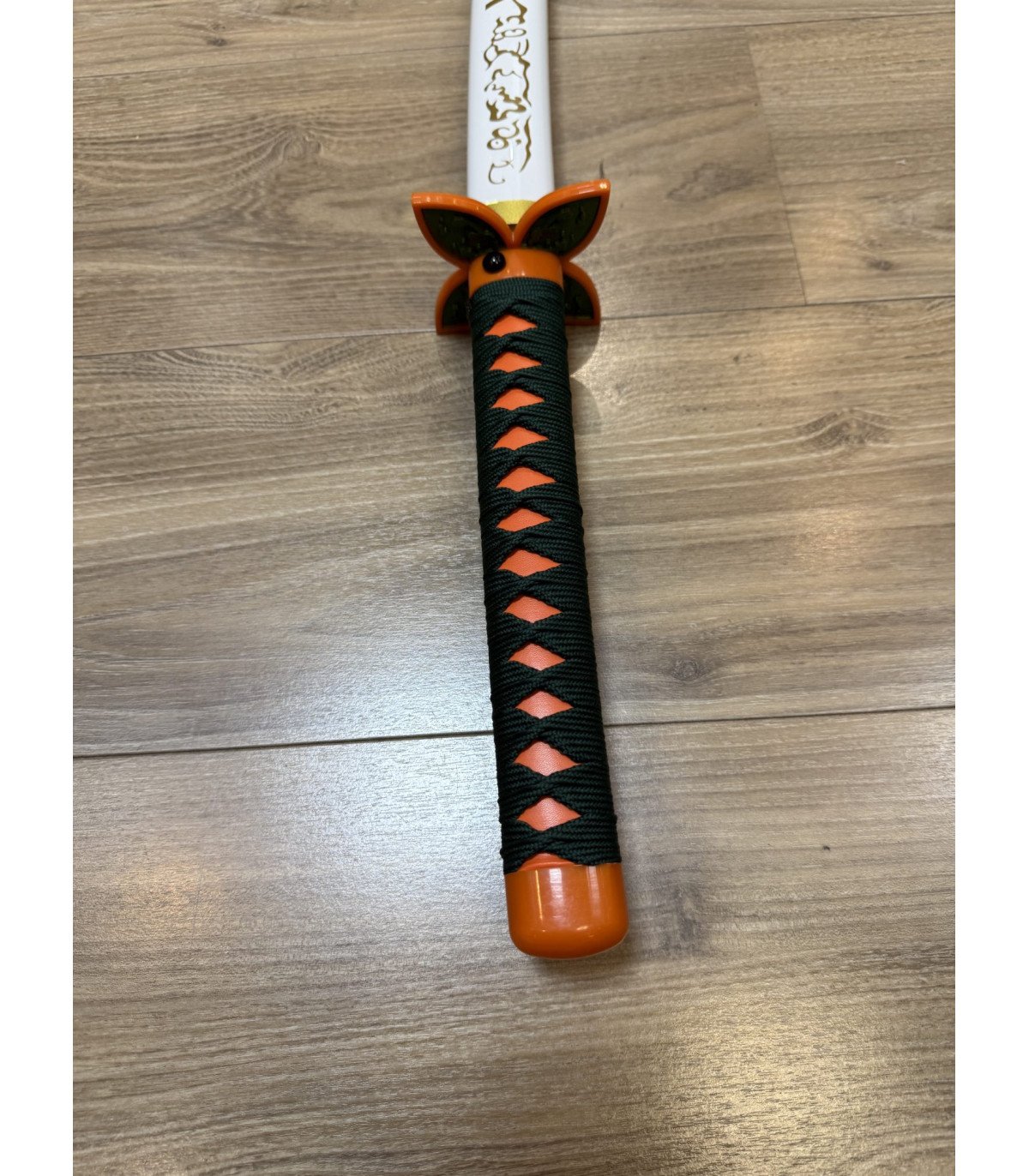  Katana LED Bois Shinobu Kocho Demon Slayer en Bambou vue produit 5