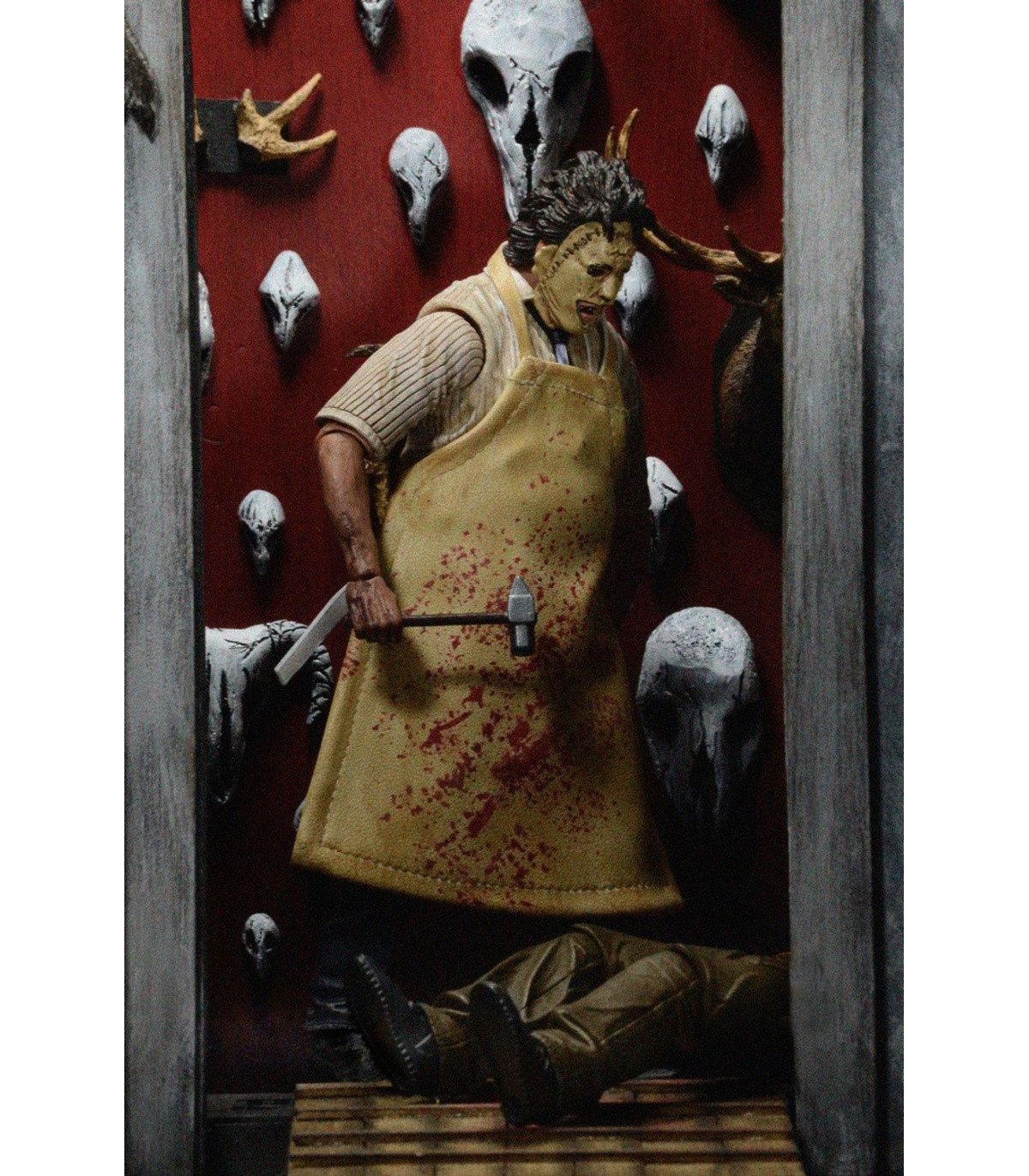 MASSACRE A LA TRONCONNEUSE - LEATHERFACE - FIGURINE RETRO 40TH ANNIVERSARY ULTIMATE 18 CM